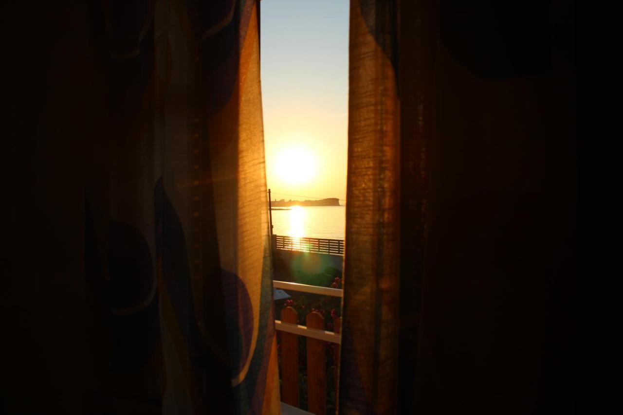Anastazia'S Seaside Apartments Roda  Exterior foto